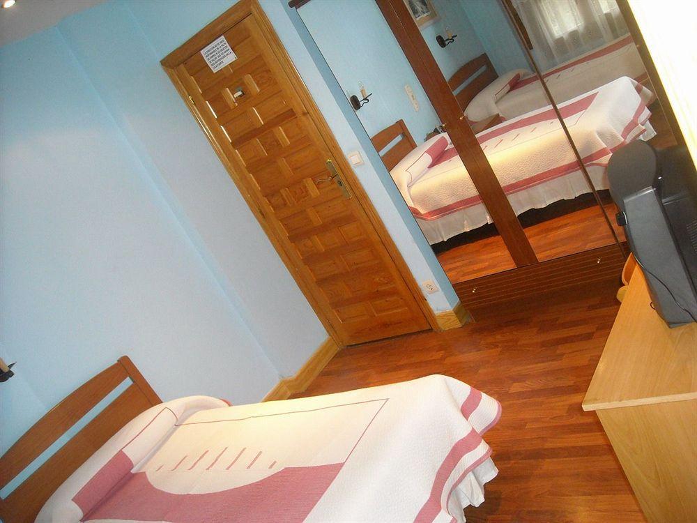 Erandio Paratene Ostatu Habitaciones מראה חיצוני תמונה