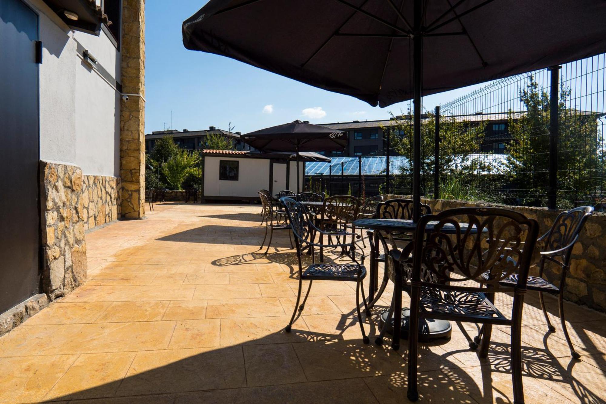 Erandio Paratene Ostatu Habitaciones מראה חיצוני תמונה