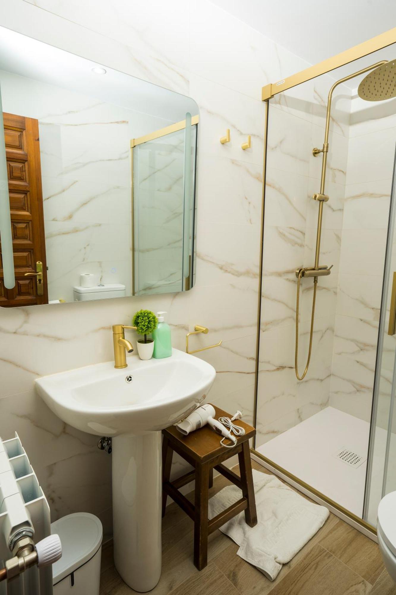 Erandio Paratene Ostatu Habitaciones מראה חיצוני תמונה