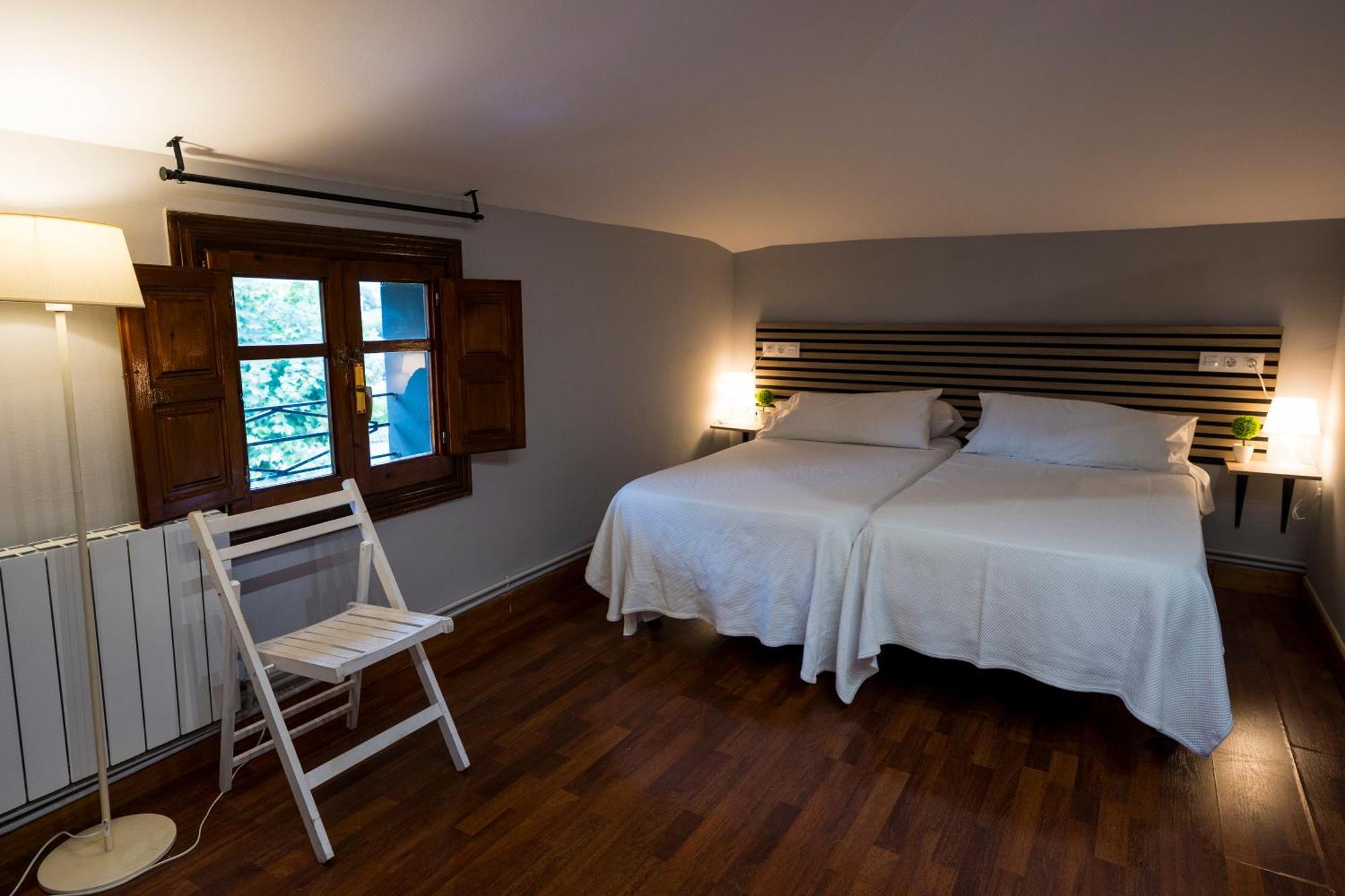 Erandio Paratene Ostatu Habitaciones מראה חיצוני תמונה