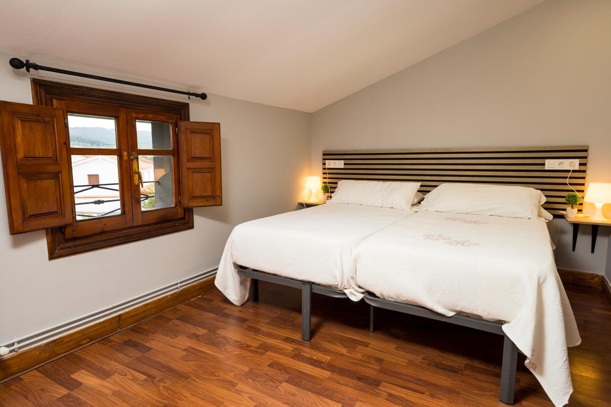 Erandio Paratene Ostatu Habitaciones מראה חיצוני תמונה