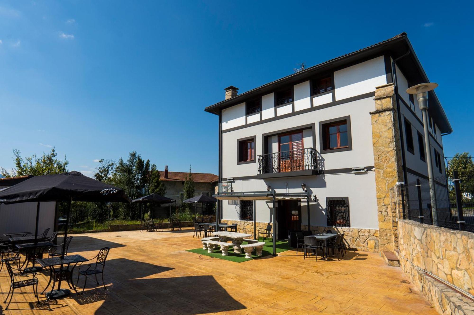 Erandio Paratene Ostatu Habitaciones מראה חיצוני תמונה